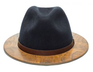 drevený klobúk