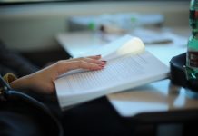 Knižná VIDEOrecenzia: Nástroje titanov knihy o biznise