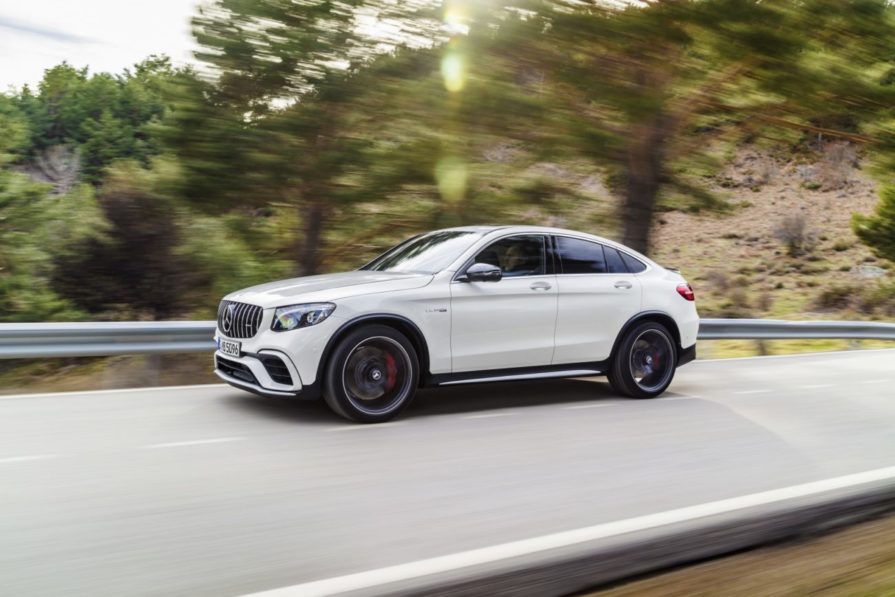 8-valcové SUV a SUV-kupé: Mercedes-AMG GLC 63 4MATIC+ biele